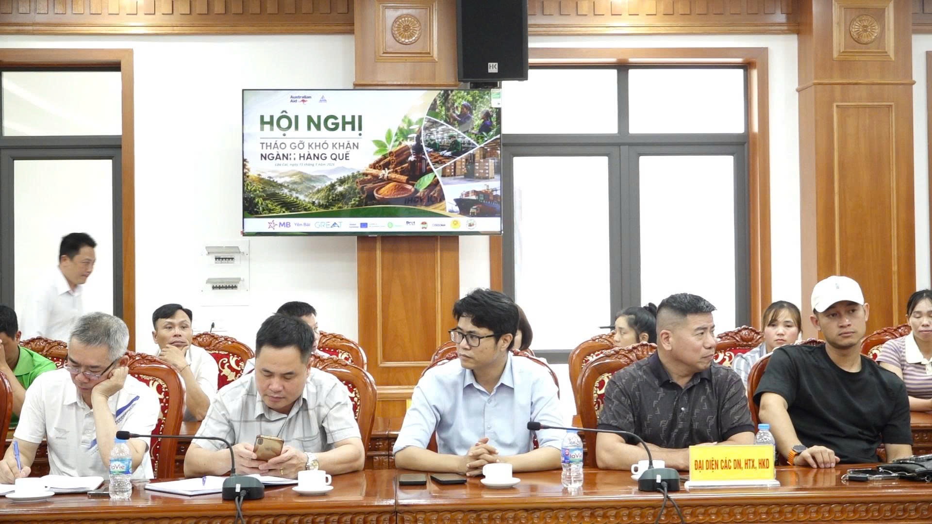 Representatives of enterprises, cooperatives and business households at the conference