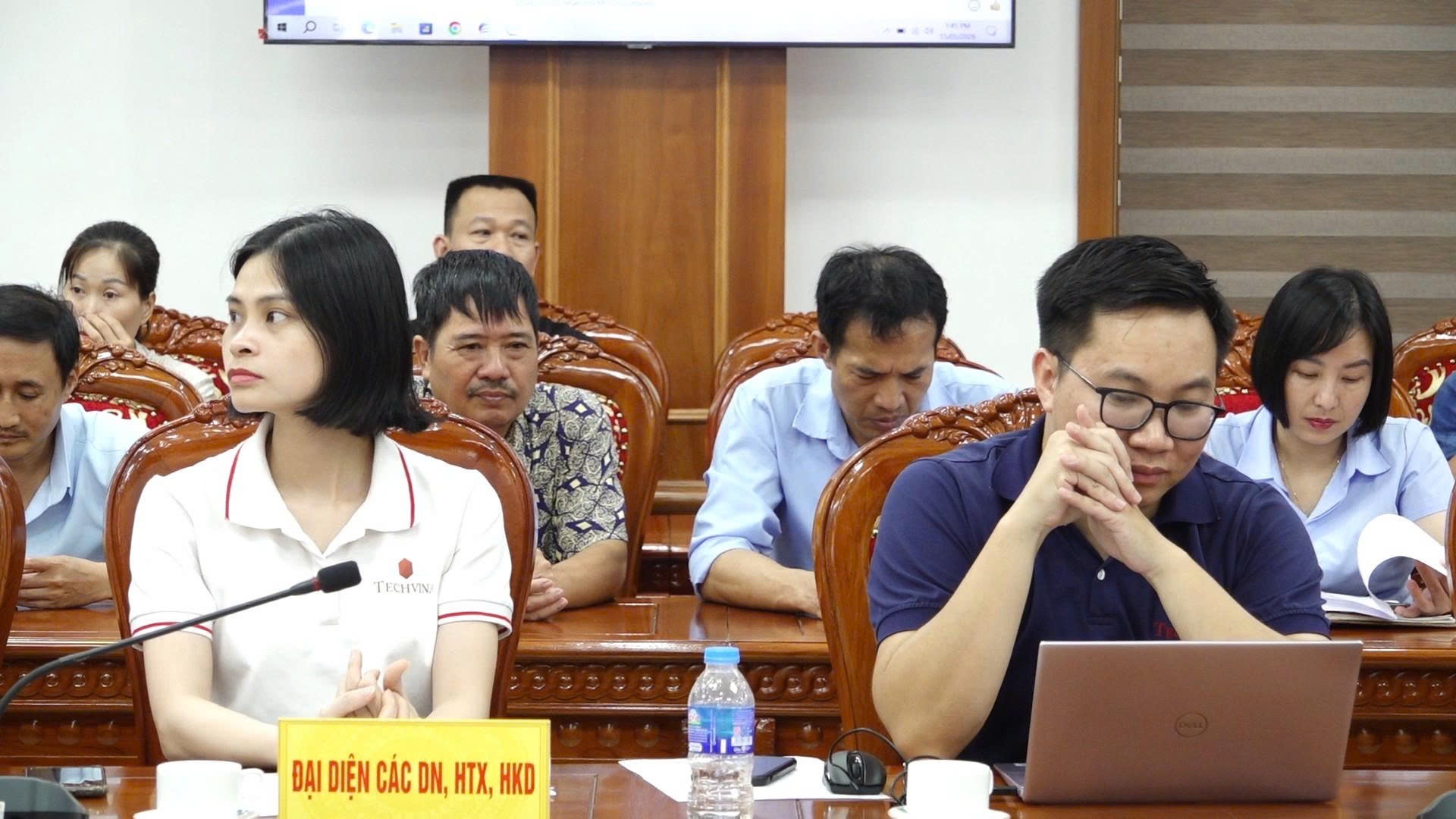 Enterprise, cooperative and business-household representatives at the conference