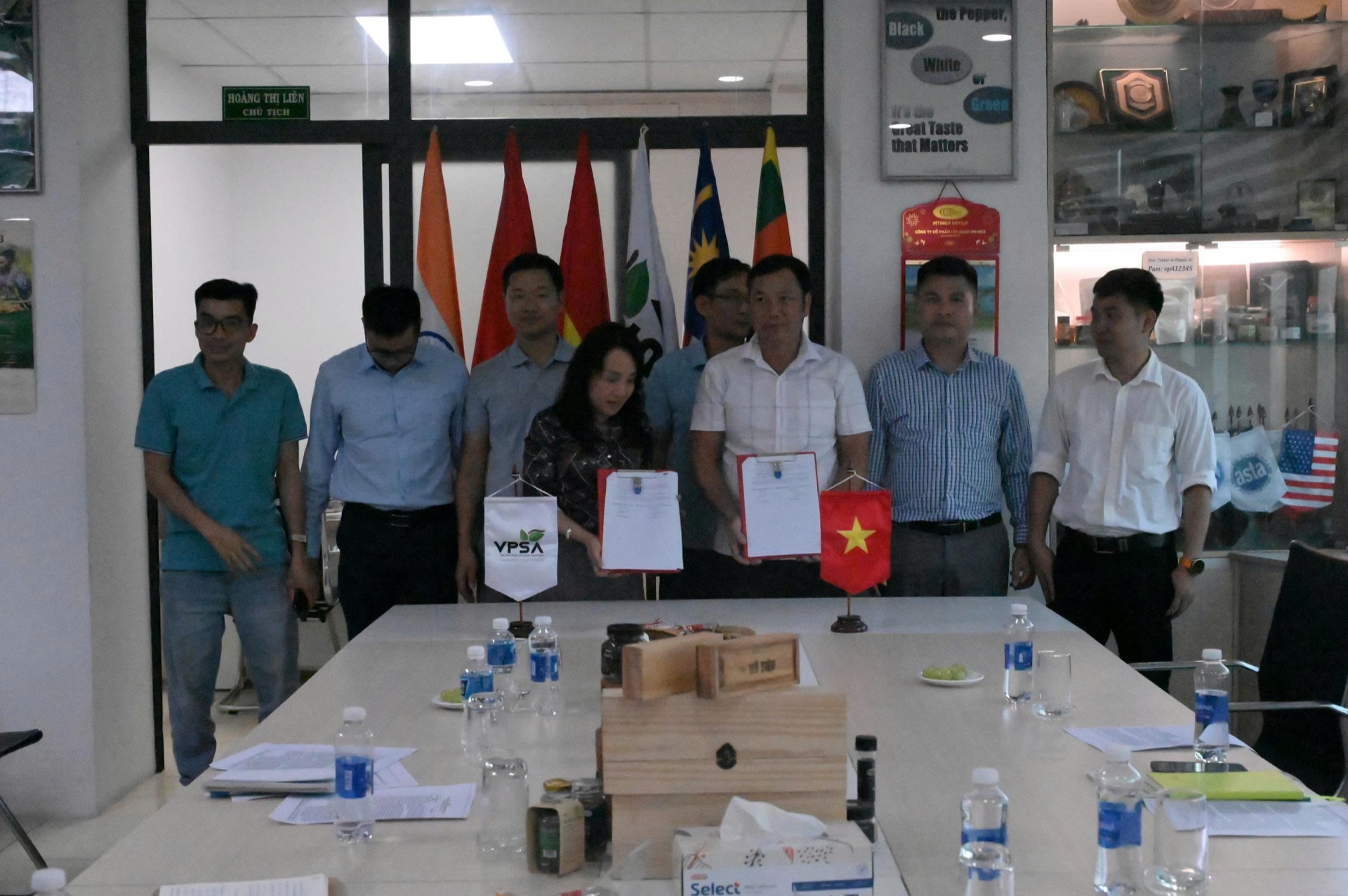 Cooperation signing ceremony between the Association and the Vietnam Pepper and Spice Association (VPSA)